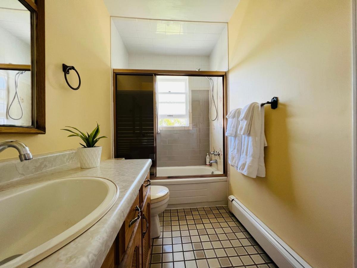 Lee'S Ocean Peek B & B Stratford Bagian luar foto