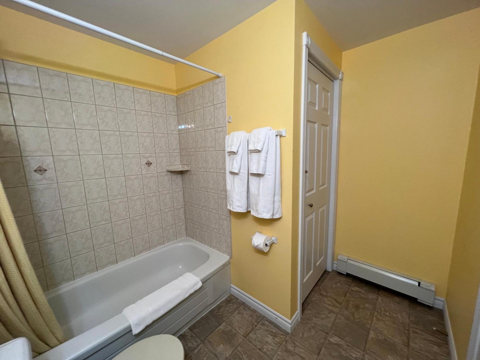 Lee'S Ocean Peek B & B Stratford Bagian luar foto