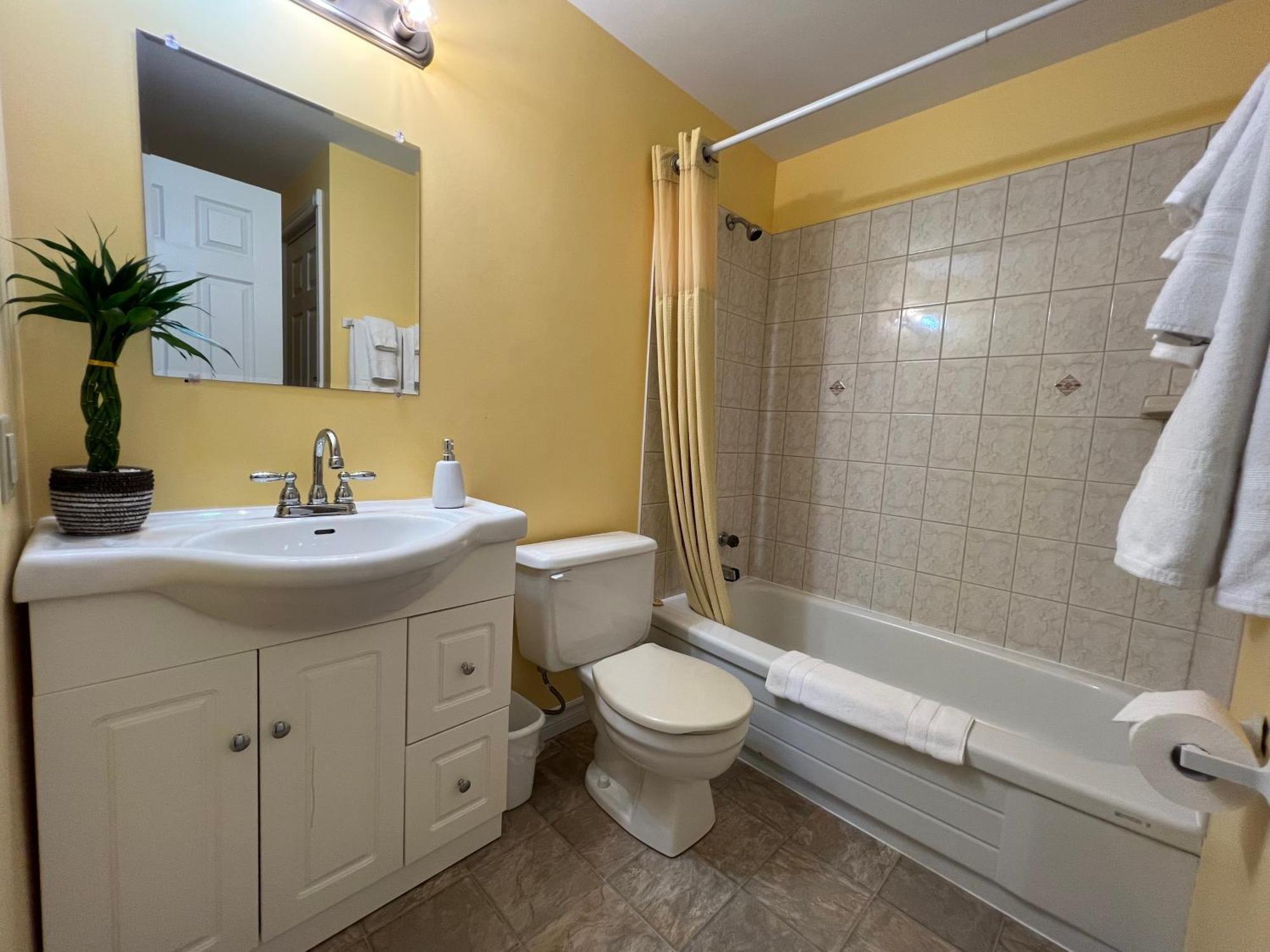 Lee'S Ocean Peek B & B Stratford Bagian luar foto